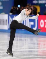 　躍動感あふれる演技を見せる鍵山優真（撮影・吉澤敬太）