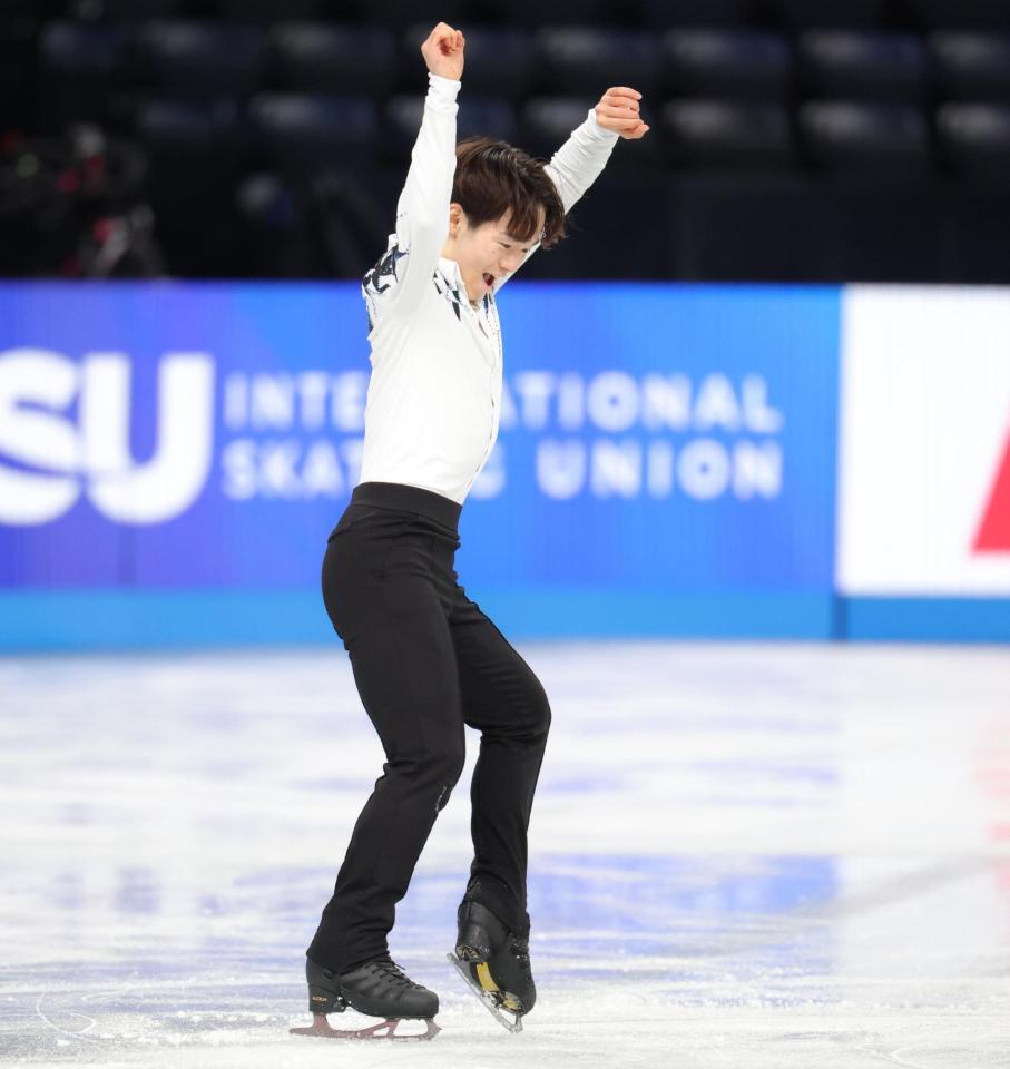 　軽快にステップを踏む鍵山優真（撮影・吉澤敬太）