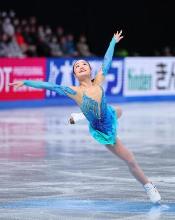 　演技する島田麻央