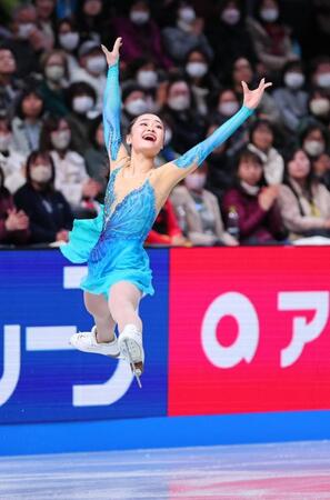 　演技する島田麻央