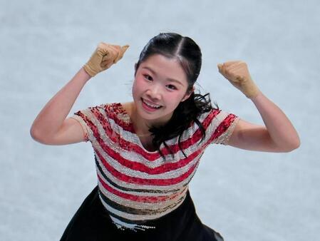 　演技する中井亜美