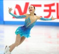 　笑顔で舞う島田麻央（撮影・吉澤敬太）