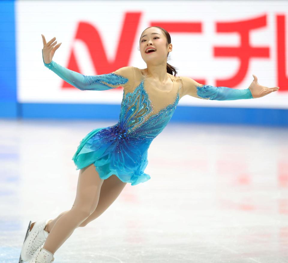 　笑顔で舞う島田麻央（撮影・吉澤敬太）