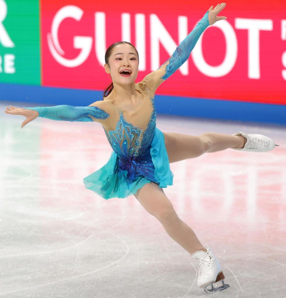 　笑顔で滑る島田麻央（撮影・吉澤敬太）