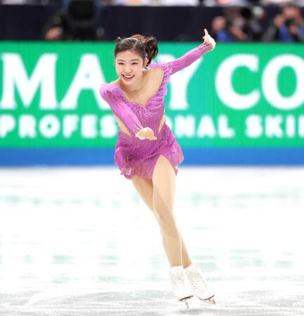 　笑顔で演技する千葉百音（撮影・吉澤敬太）