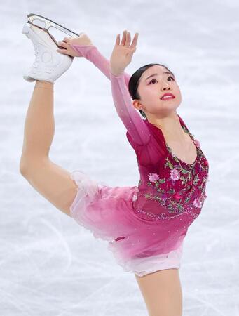 　演技する千葉百音