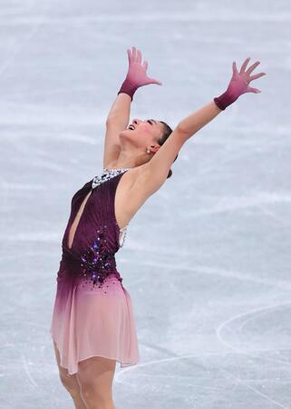 　演技する坂本花織