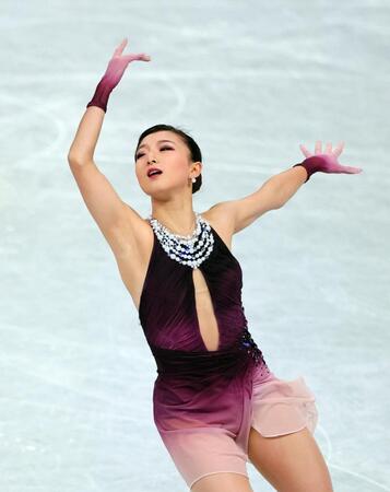 　演技する坂本花織