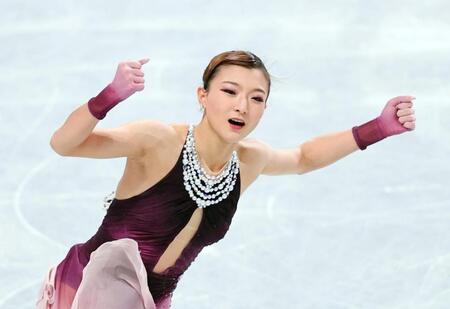 　演技する坂本花織