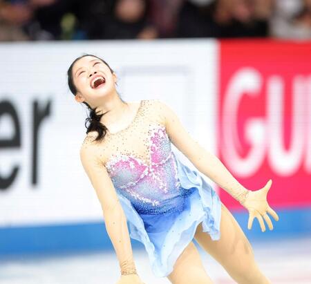 　ジャンプを決め喜ぶ中井亜美（撮影・吉澤敬太）