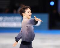 　笑顔で演技する鍵山優真（撮影・吉澤敬太）