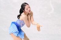 　演技する中井亜美