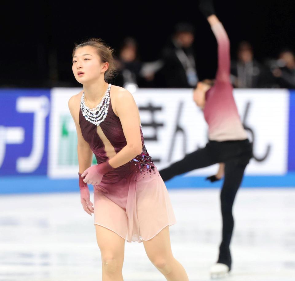 　練習する坂本花織（左）と千葉百音（撮影・吉澤敬太）