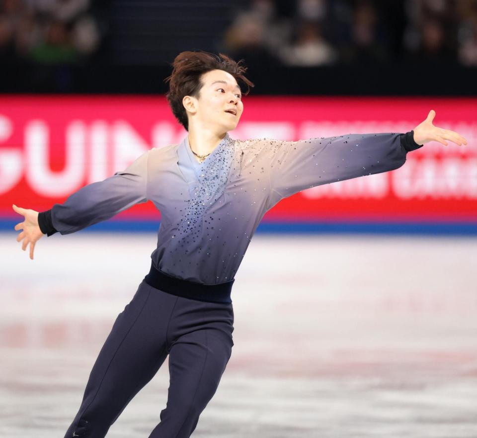 　美しく舞う鍵山優真（撮影・吉澤敬太）