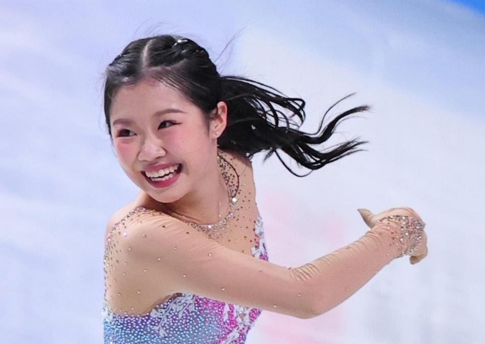 　演技する中井亜美