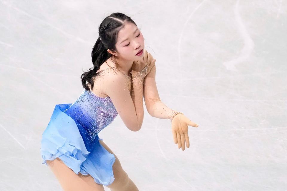 　演技する中井亜美