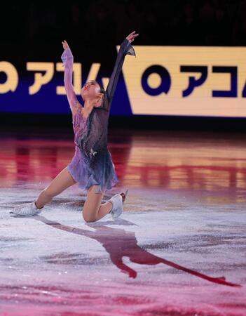　エキシビションで演技する千葉百音
