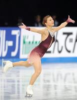 　美しく舞う坂本花織（撮影・吉澤敬太）