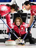 　ドイツ戦の第３エンド、指示を出す吉村（共同）