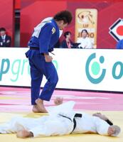 　準決勝で１２分超の死闘を制し雄たけびを挙げる阿部一二三（撮影・金田祐二）