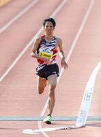　日本勢トップの２位でゴールする西山雄介