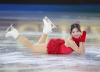 　笑顔を振りまく中井亜美（撮影・吉澤敬太）