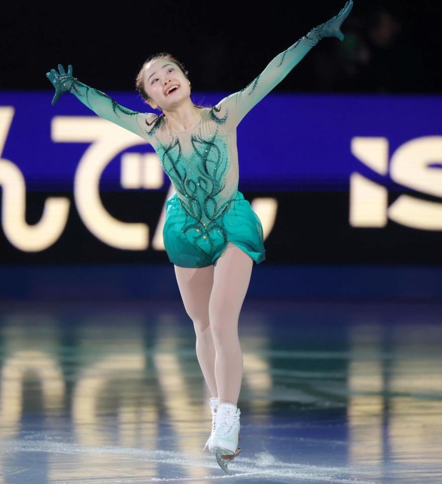 　笑顔で舞う島田麻央（撮影・吉澤敬太）