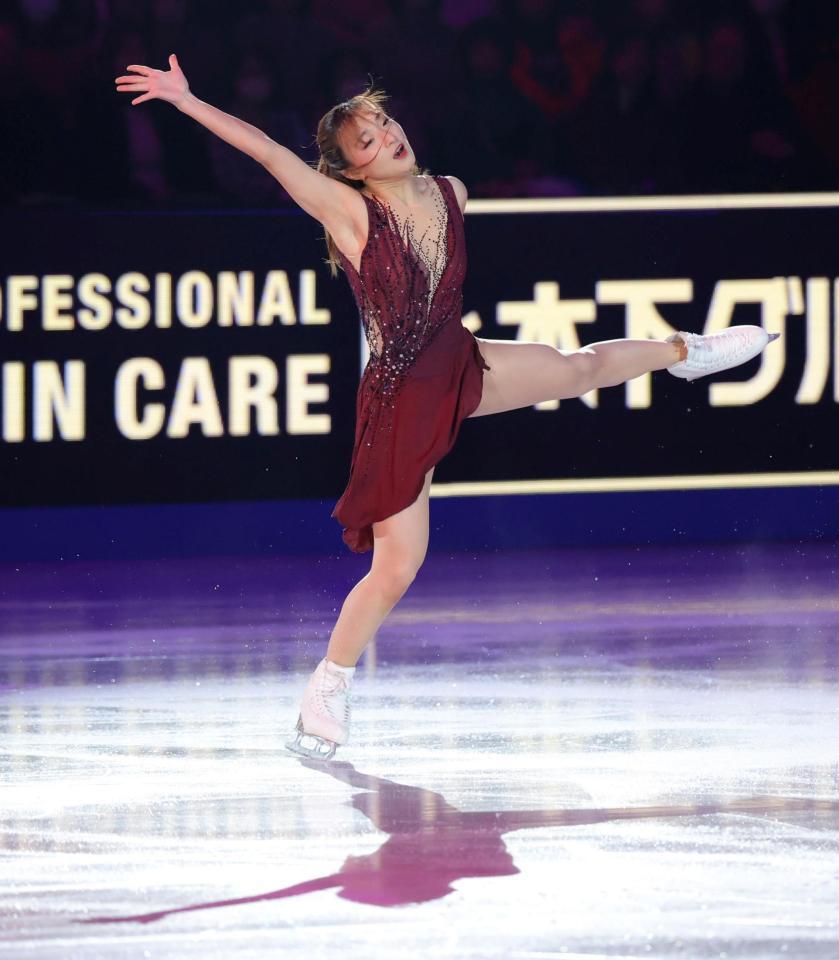 　美しく舞う坂本花織（撮影・吉澤敬太）