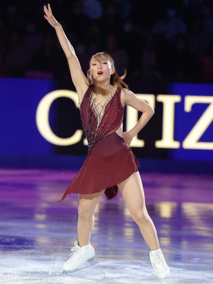 　美しく舞う坂本花織（撮影・吉澤敬太）