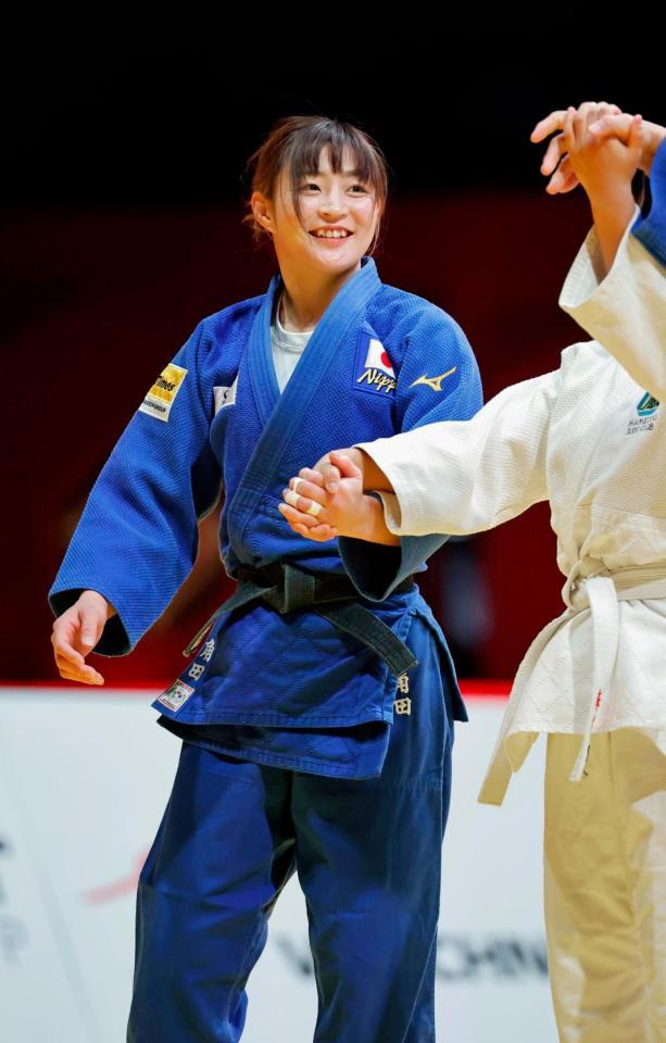 　柔道グランドスラム東京大会のエキシビションに登場したパリ五輪女子48キロ級金メダルの角田夏実＝７日