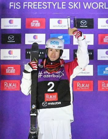 　モーグルＷ杯開幕戦の男子で優勝した堀島行真＝ルカ（共同）