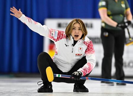 　オーストラリア戦の第２エンド、指示を出す吉村（共同）