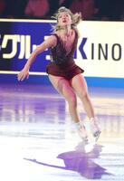 　エキシビションで美しく舞う坂本