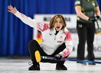 　オーストラリア戦の第２エンド、指示を出す吉村（共同）