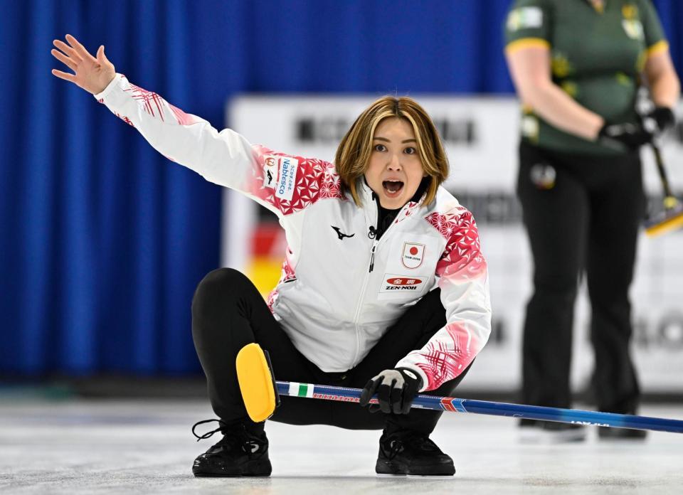 　オーストラリア戦の第２エンド、指示を出す吉村（共同）