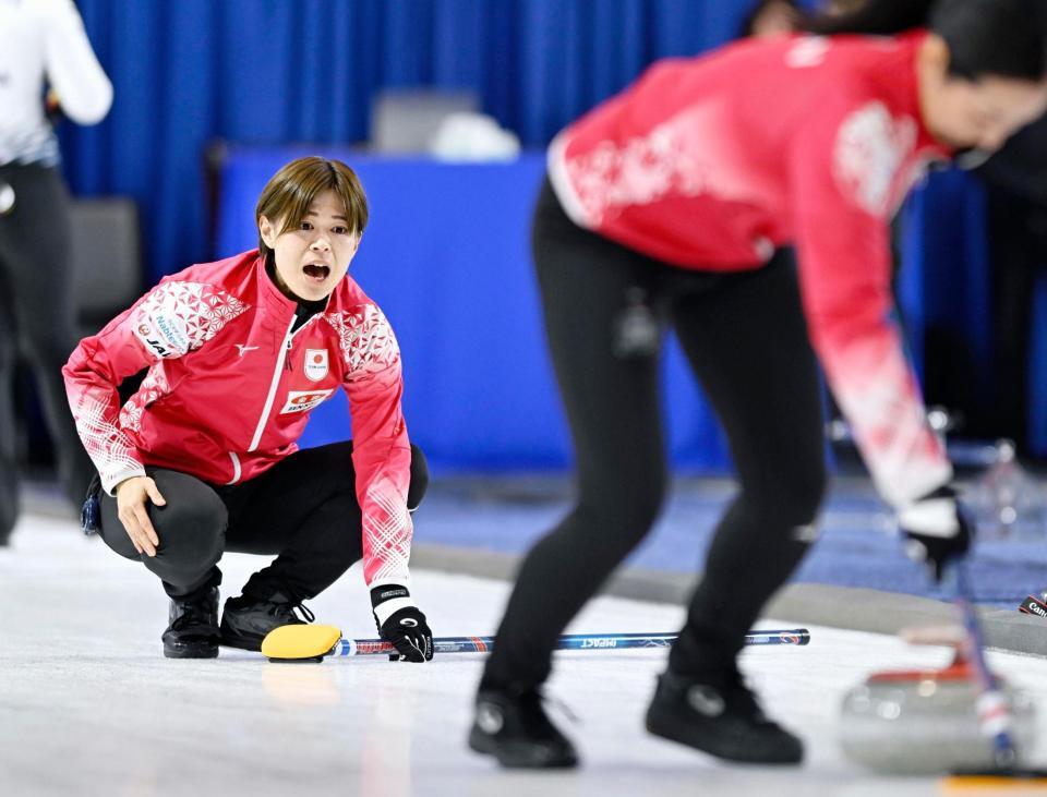 　チェコ戦の第１エンド、指示を出す小野寺（共同）