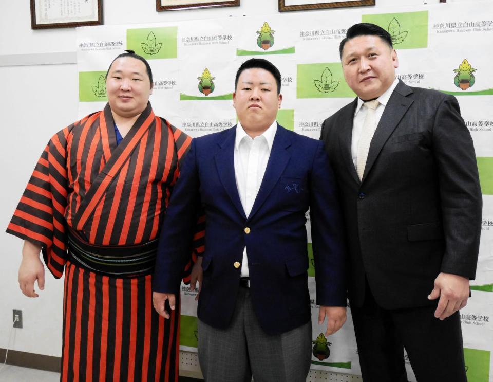 　（左から）旭海雄、柳沢仁利、大島親方