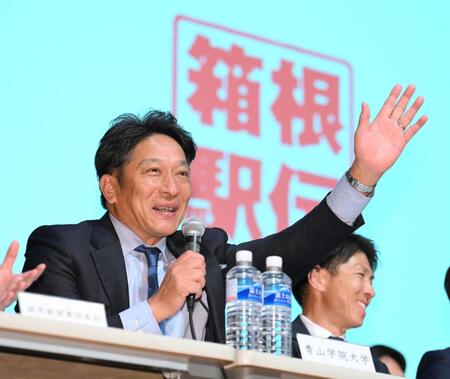 　恒例の作戦名を明かす青学大・原晋監督（撮影・伊藤笙子）
