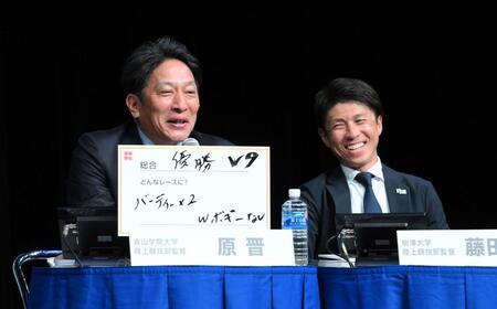 　「第１０２回箱根駅伝トークバトル」で箱根駅伝をゴルフに例えて語る青学大・原晋監督（左）と笑顔を見せる駒大・藤田敦史監督（撮影・伊藤笙子）