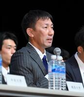 　「第１０２回箱根駅伝　記者発表」に登場した創価大・榎木和貴監督（撮影・伊藤笙子）