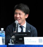 　大八木弘明総監督について語る駒大・藤田敦史監督（撮影・伊藤笙子）