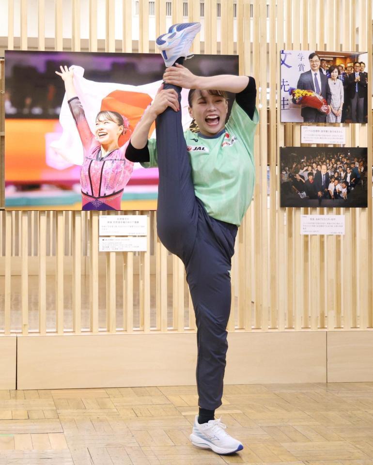 　自身の名前が付いた技「スギハラ」を披露する杉原愛子（撮影・棚橋慶太）