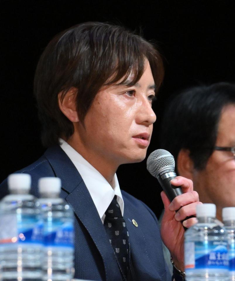 　「第１０２回箱根駅伝　記者発表」に登場した東洋大・酒井俊幸監督（撮影・伊藤笙子）