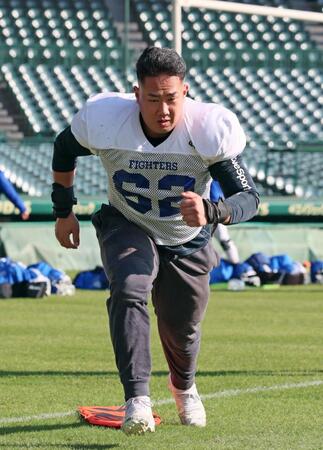 　試合本番へ向けて調整をする関学大のＤＬ・八木駿太朗（撮影・立川洋一郎）