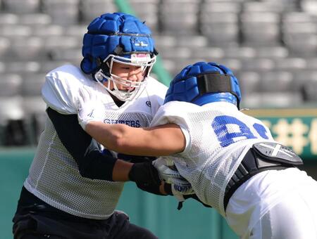 　試合本番へ向けて調整をする関学大のＤＬ・八木駿太朗（撮影・立川洋一郎）