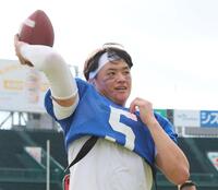 　試合へ向けて練習する立命大のＱＢ・竹田剛（撮影・立川洋一郎）