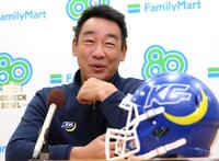 　会見で取材に応じる関学大・大村和輝監督（撮影・立川洋一郎）