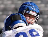 　試合本番へ向けて調整をする関学大のＤＬ・八木駿太朗（撮影・立川洋一郎）