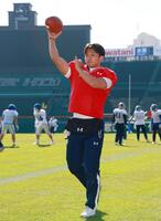 　試合本番へ向けて練習する関学大のＱＢ・星野太吾（撮影・立川洋一郎）