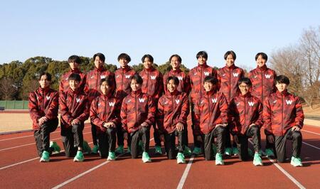 　記念撮影する早大の選手（撮影・西岡正）